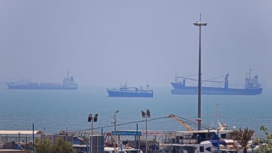 Indian bulk vessel APJ Priti 2 carrying 65 , 000 MT fertiliser crosses Strait of Hormuz safely
